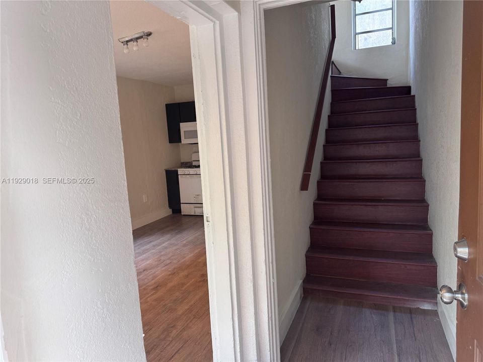 For Rent: $1,700 (1 beds, 1 baths, 600 Square Feet)