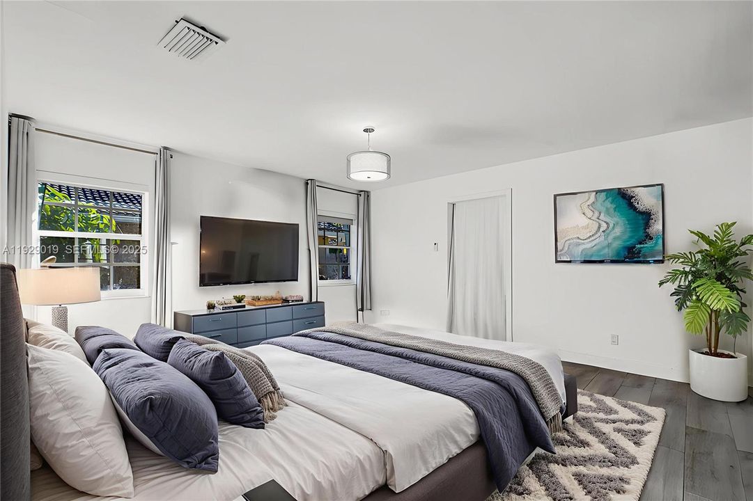 待售: $1,950,000 (6 贝兹, 3 浴室, 3203 平方英尺)