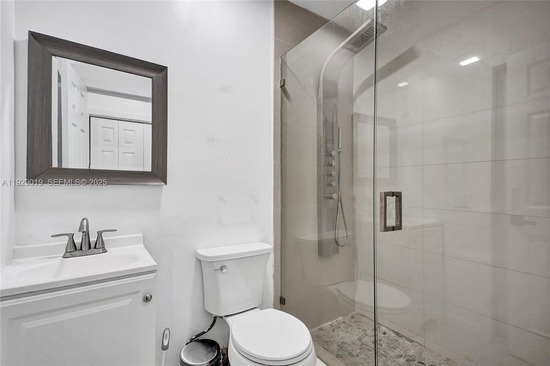 待售: $1,950,000 (6 贝兹, 3 浴室, 3203 平方英尺)