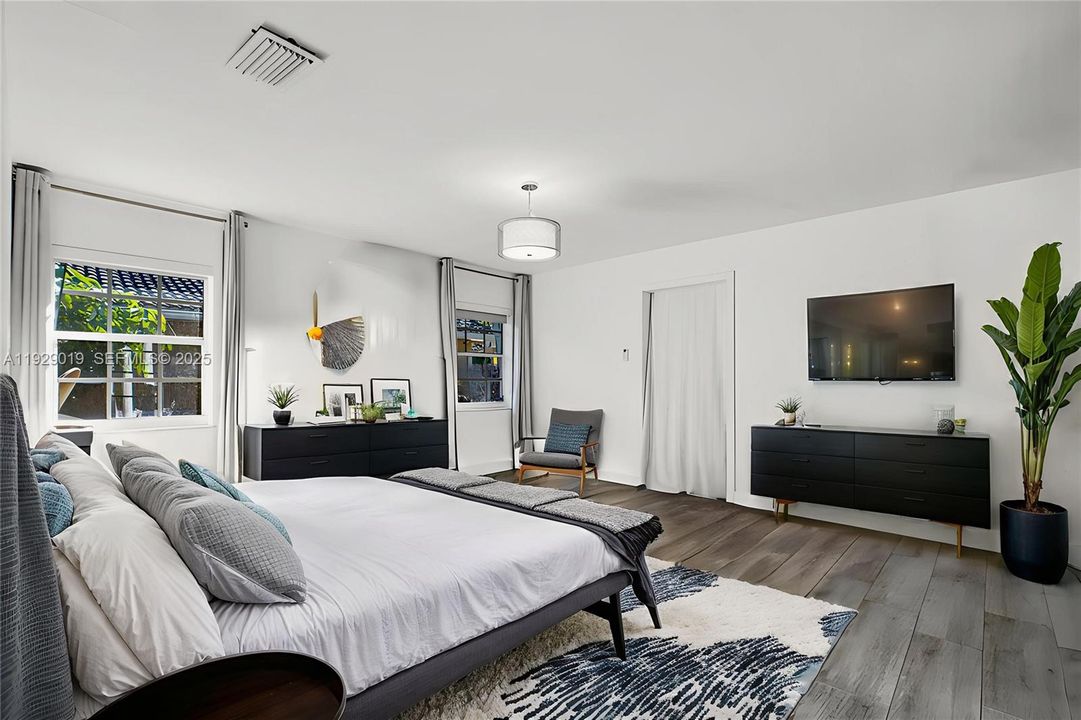 待售: $1,950,000 (6 贝兹, 3 浴室, 3203 平方英尺)