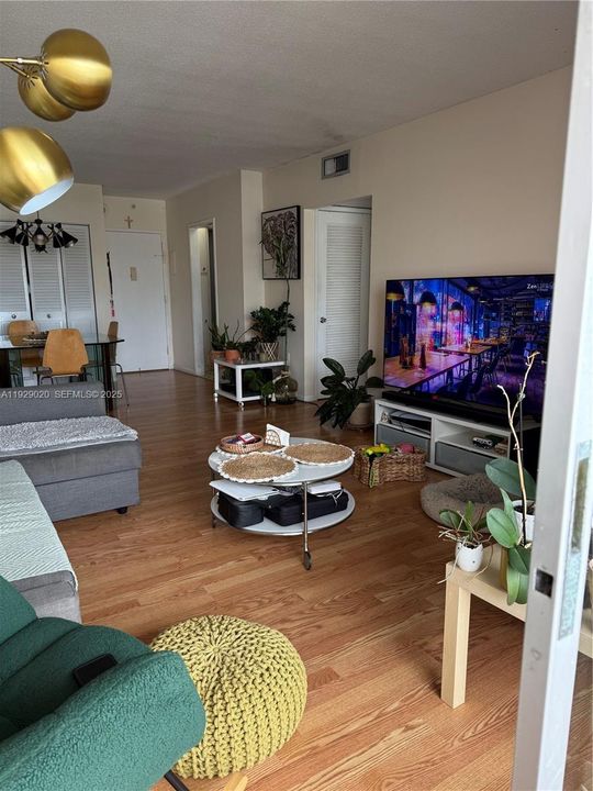 В аренду: $2,000 (1 спален, 1 ванн, 695 Квадратных фут)