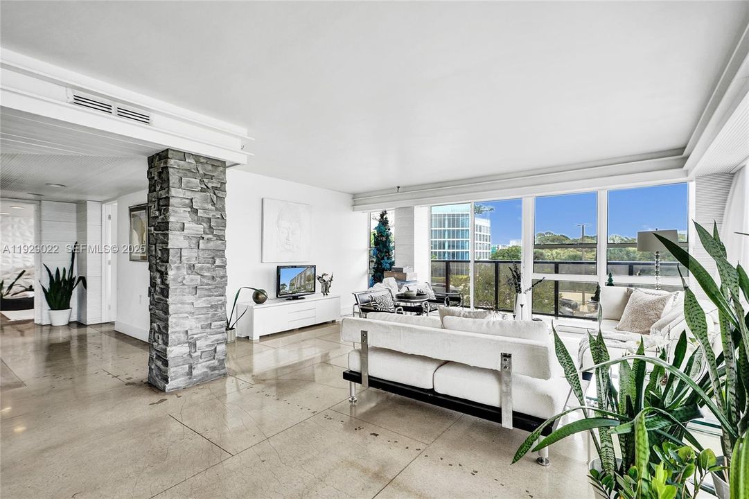 En Venta: $579,000 (2 camas, 2 baños, 1218 Pies cuadrados)