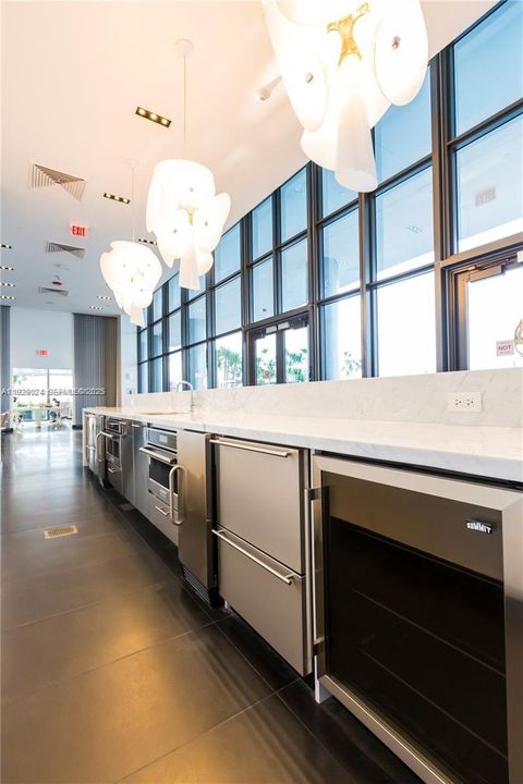 待售: $475,000 (1 贝兹, 1 浴室, 850 平方英尺)