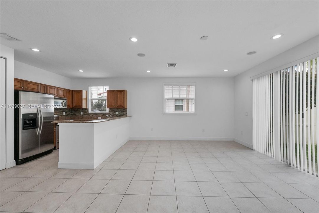 В аренду: $3,250 (3 спален, 2 ванн, 1660 Квадратных фут)