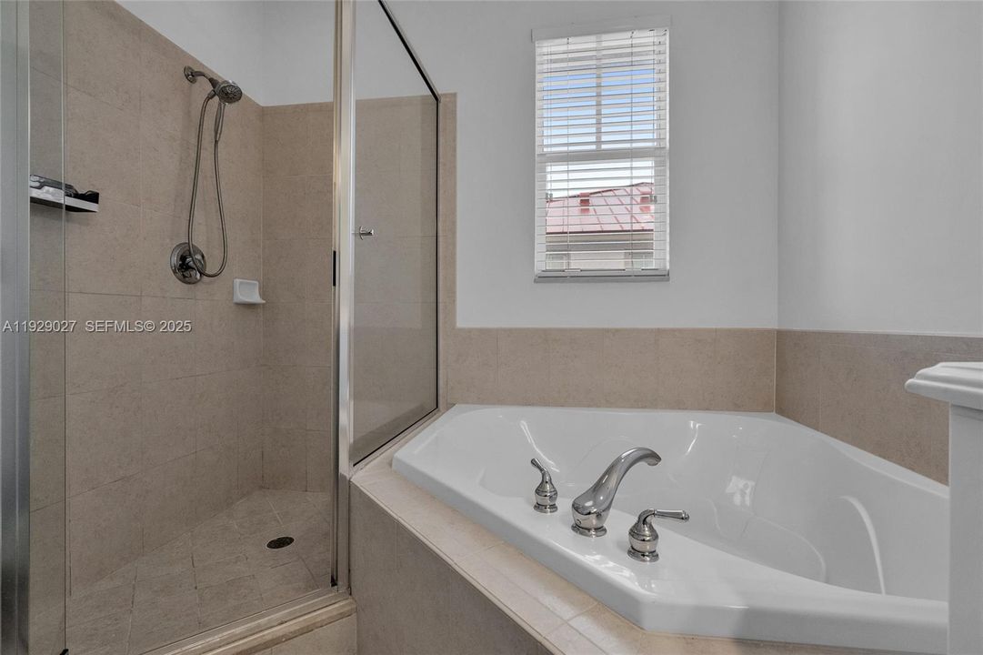 В аренду: $3,250 (3 спален, 2 ванн, 1660 Квадратных фут)