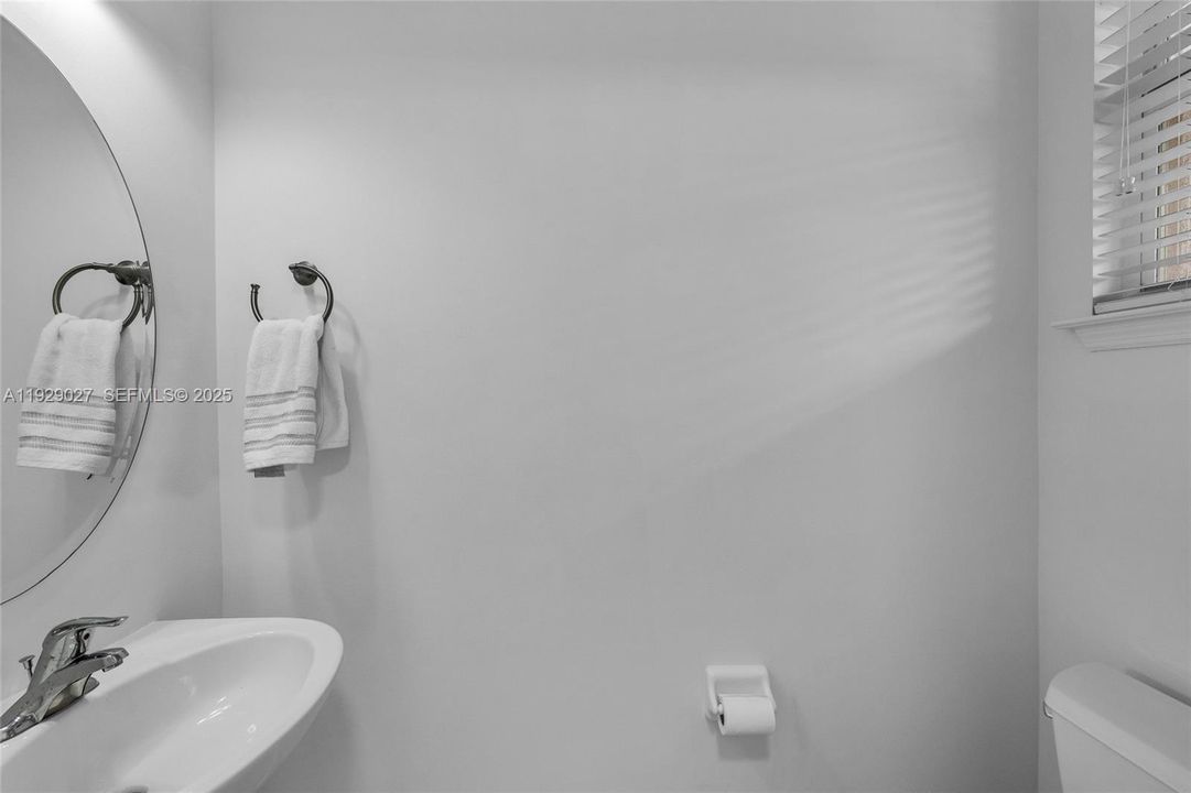 В аренду: $3,250 (3 спален, 2 ванн, 1660 Квадратных фут)