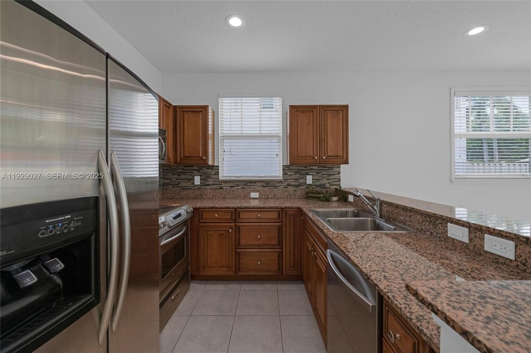 В аренду: $3,250 (3 спален, 2 ванн, 1660 Квадратных фут)