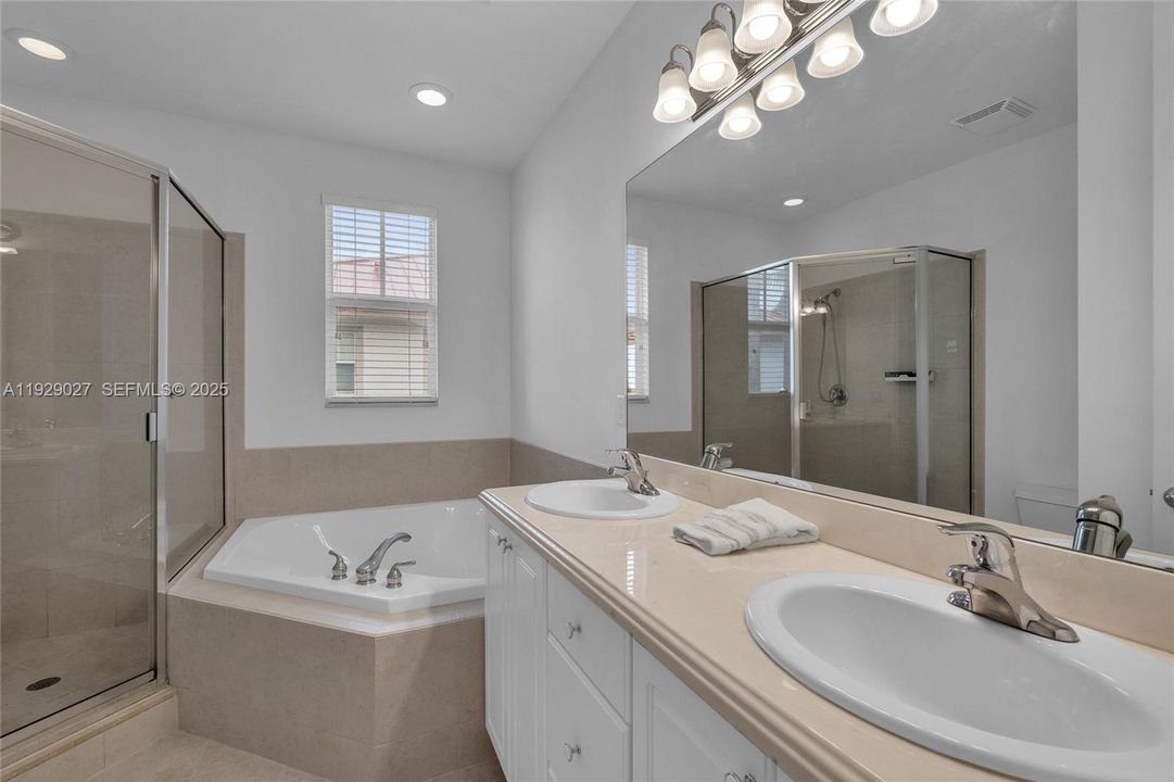 В аренду: $3,250 (3 спален, 2 ванн, 1660 Квадратных фут)