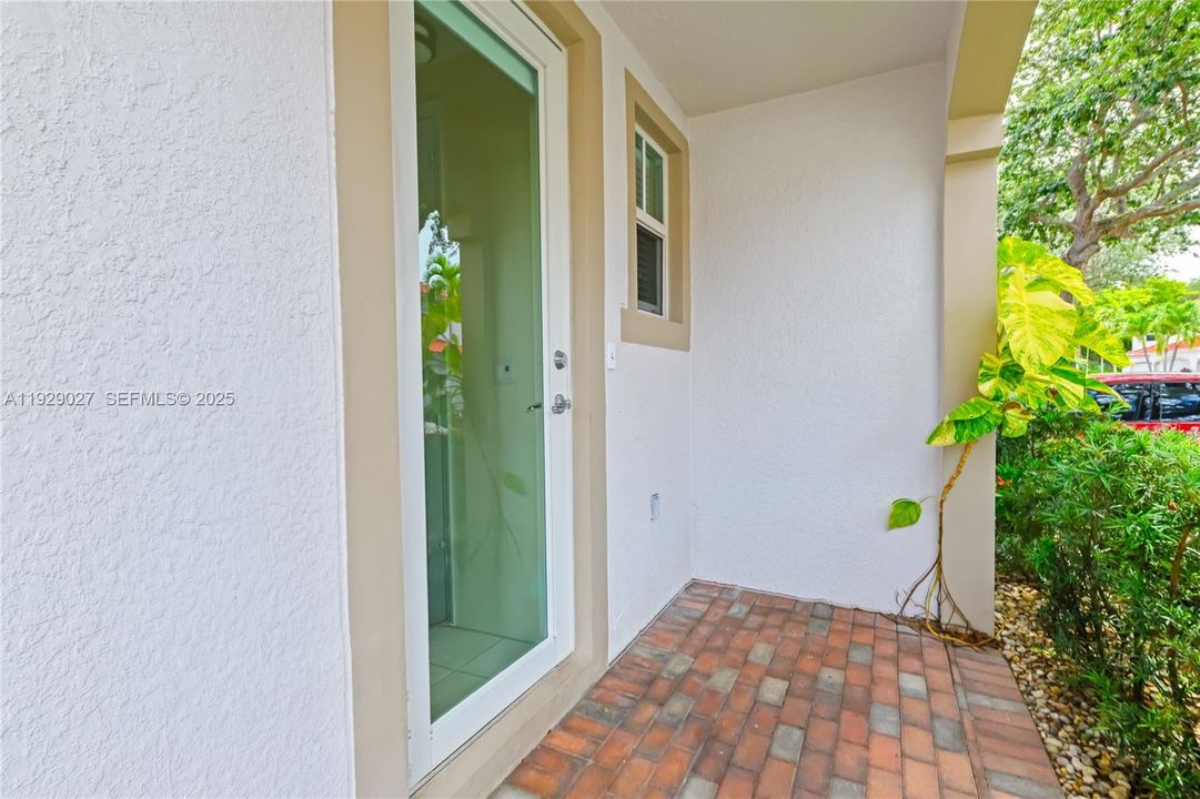 В аренду: $3,250 (3 спален, 2 ванн, 1660 Квадратных фут)