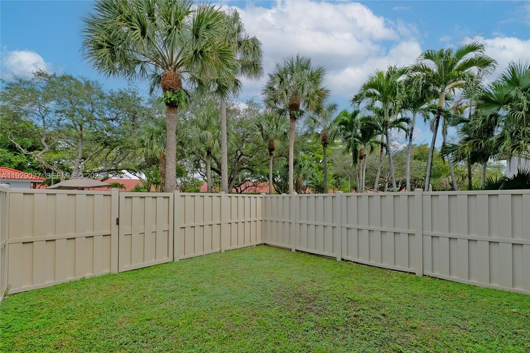 В аренду: $3,250 (3 спален, 2 ванн, 1660 Квадратных фут)