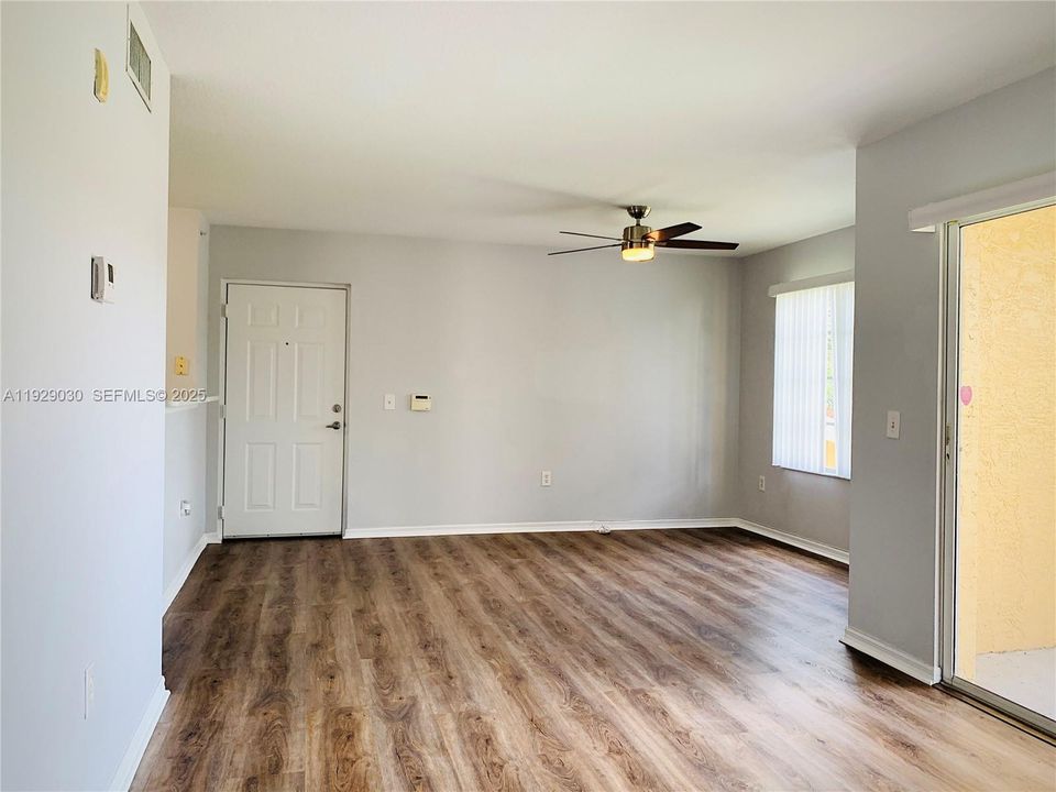 For Rent: $1,850 (1 beds, 1 baths, 760 Square Feet)