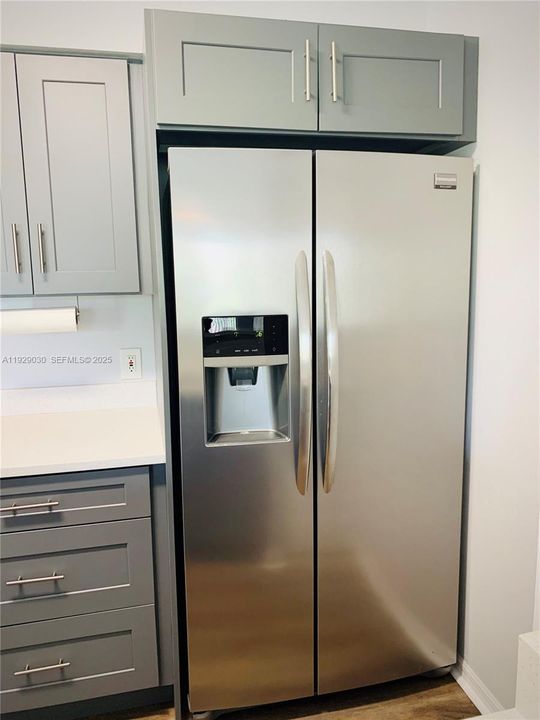 For Rent: $1,850 (1 beds, 1 baths, 760 Square Feet)