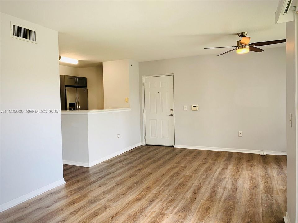 For Rent: $1,850 (1 beds, 1 baths, 760 Square Feet)