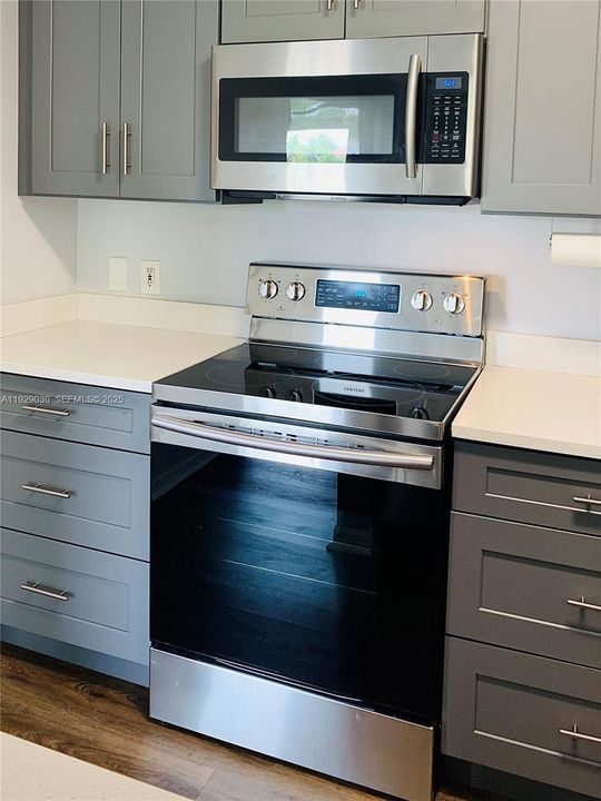 For Rent: $1,850 (1 beds, 1 baths, 760 Square Feet)