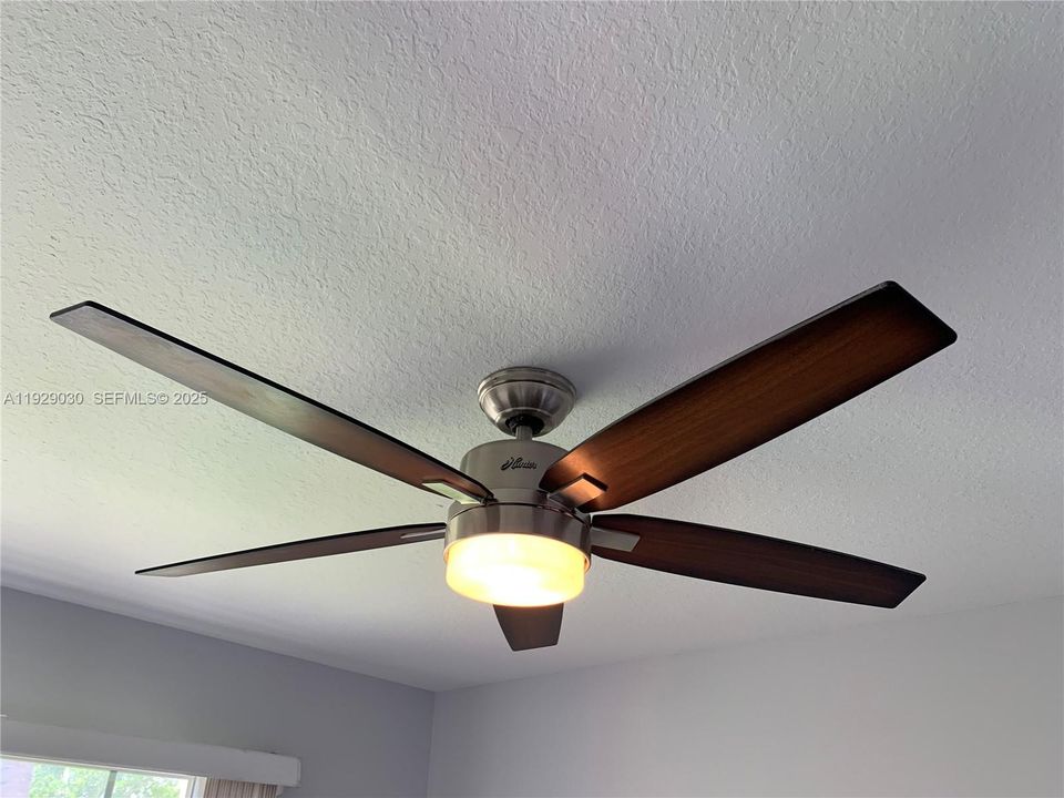 For Rent: $1,850 (1 beds, 1 baths, 760 Square Feet)