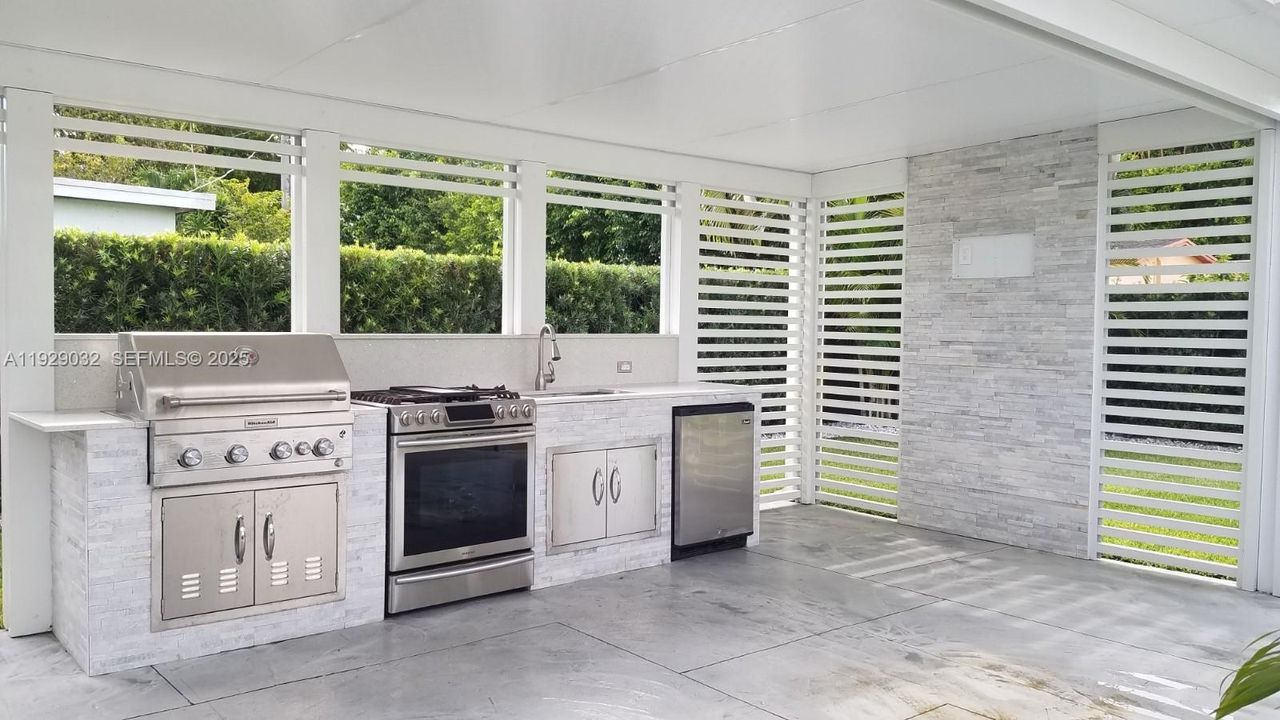 Outdoor Kitchen - Entertainment center - Gazebo