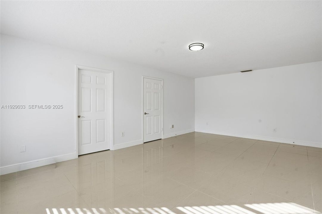 For Sale: $999,000 (3 beds, 2 baths, 1968 Square Feet)