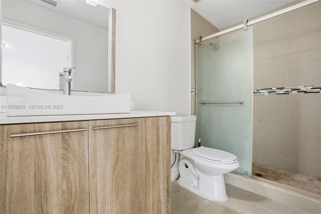 For Sale: $999,000 (3 beds, 2 baths, 1968 Square Feet)