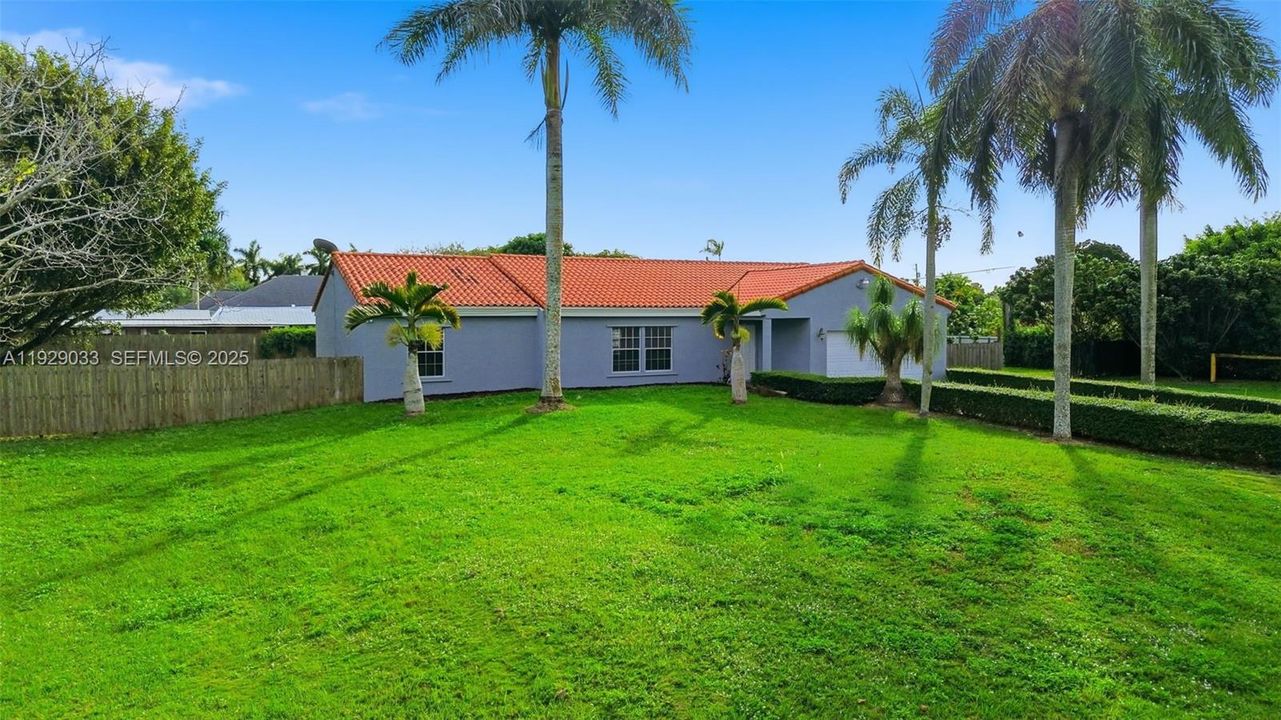 For Sale: $999,000 (3 beds, 2 baths, 1968 Square Feet)