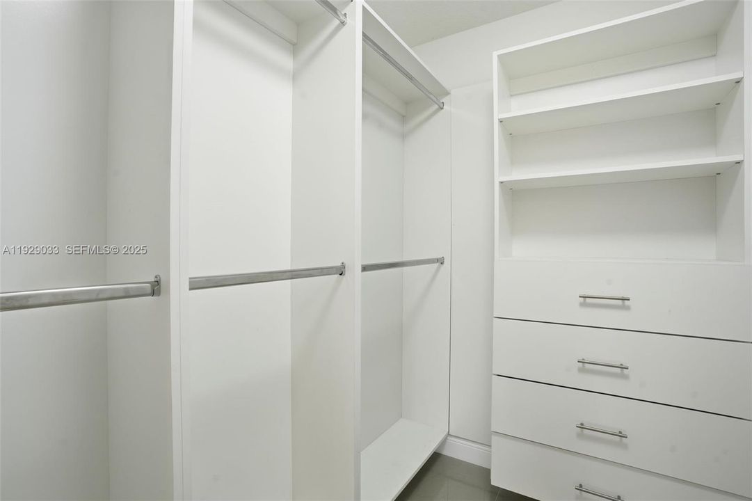 For Sale: $999,000 (3 beds, 2 baths, 1968 Square Feet)