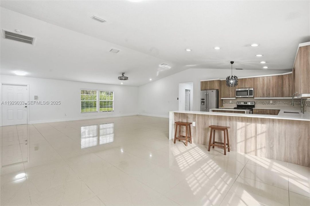 For Sale: $999,000 (3 beds, 2 baths, 1968 Square Feet)