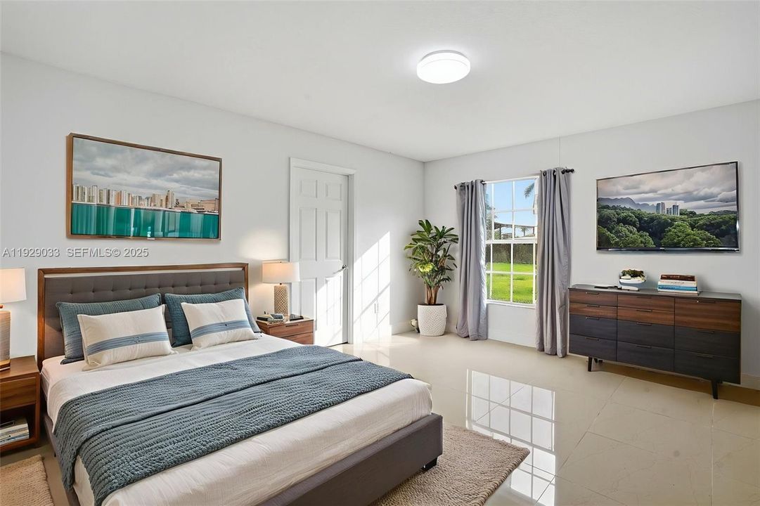 For Sale: $999,000 (3 beds, 2 baths, 1968 Square Feet)