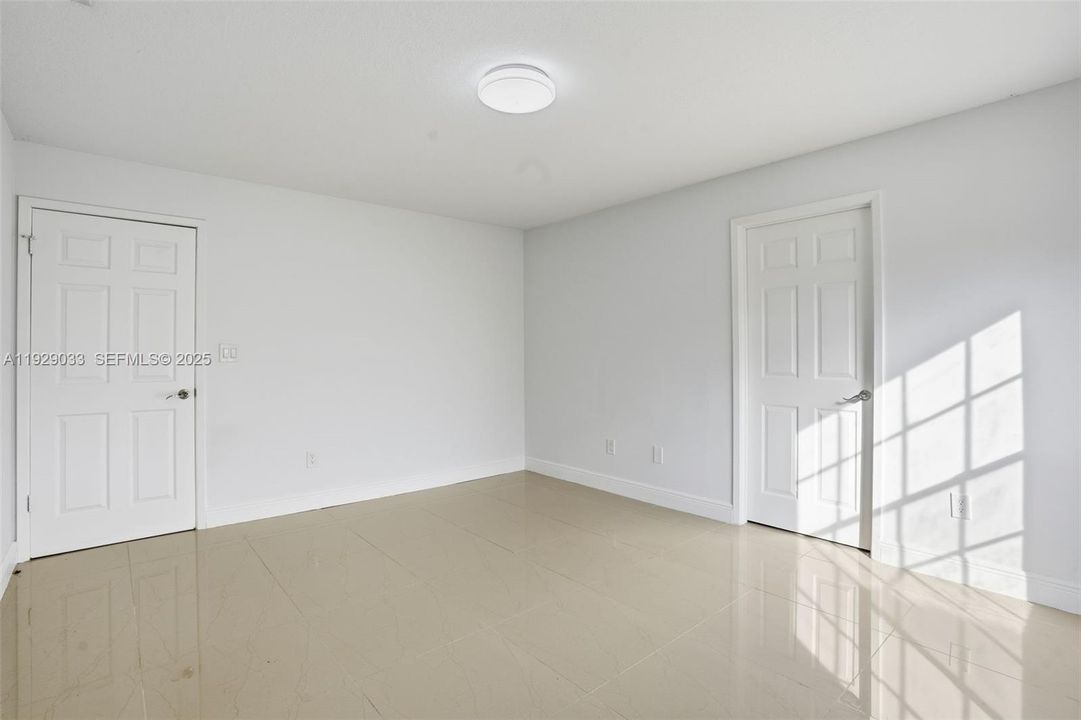 For Sale: $999,000 (3 beds, 2 baths, 1968 Square Feet)