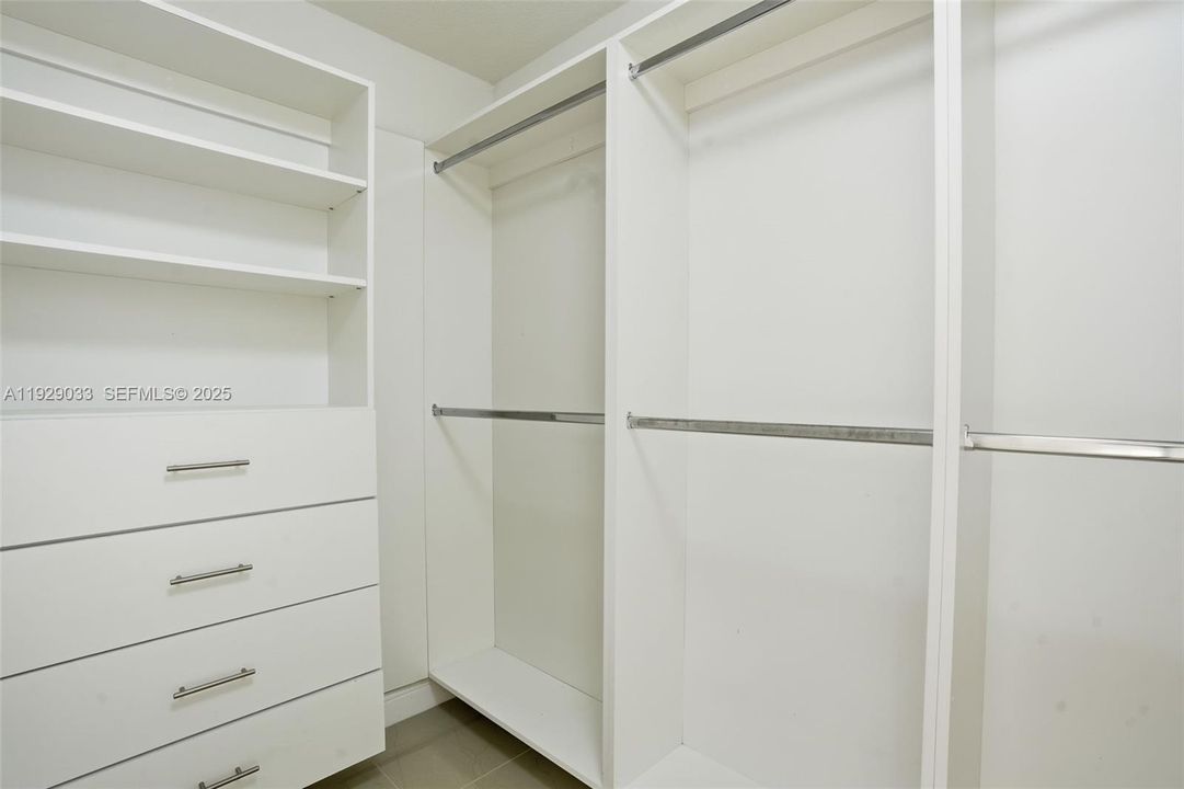 For Sale: $999,000 (3 beds, 2 baths, 1968 Square Feet)