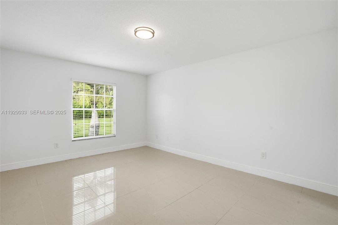 For Sale: $999,000 (3 beds, 2 baths, 1968 Square Feet)