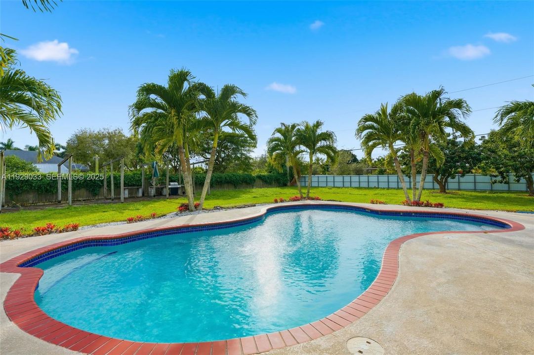 For Sale: $999,000 (3 beds, 2 baths, 1968 Square Feet)