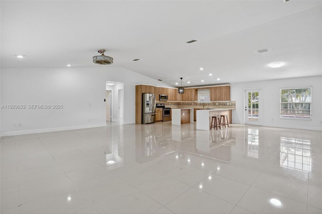 For Sale: $999,000 (3 beds, 2 baths, 1968 Square Feet)