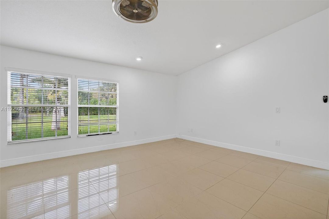 For Sale: $999,000 (3 beds, 2 baths, 1968 Square Feet)