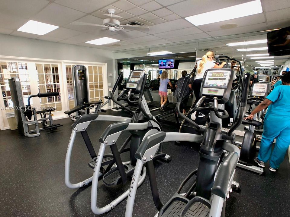 待售: $620,000 (5 贝兹, 2 浴室, 2460 平方英尺)