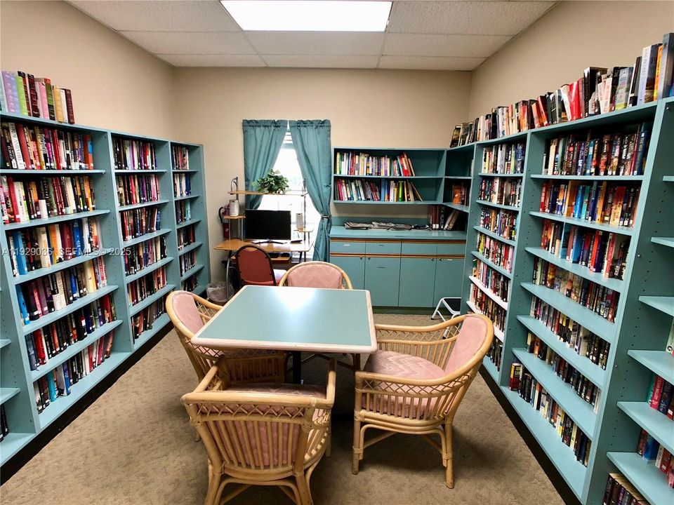 待售: $620,000 (5 贝兹, 2 浴室, 2460 平方英尺)