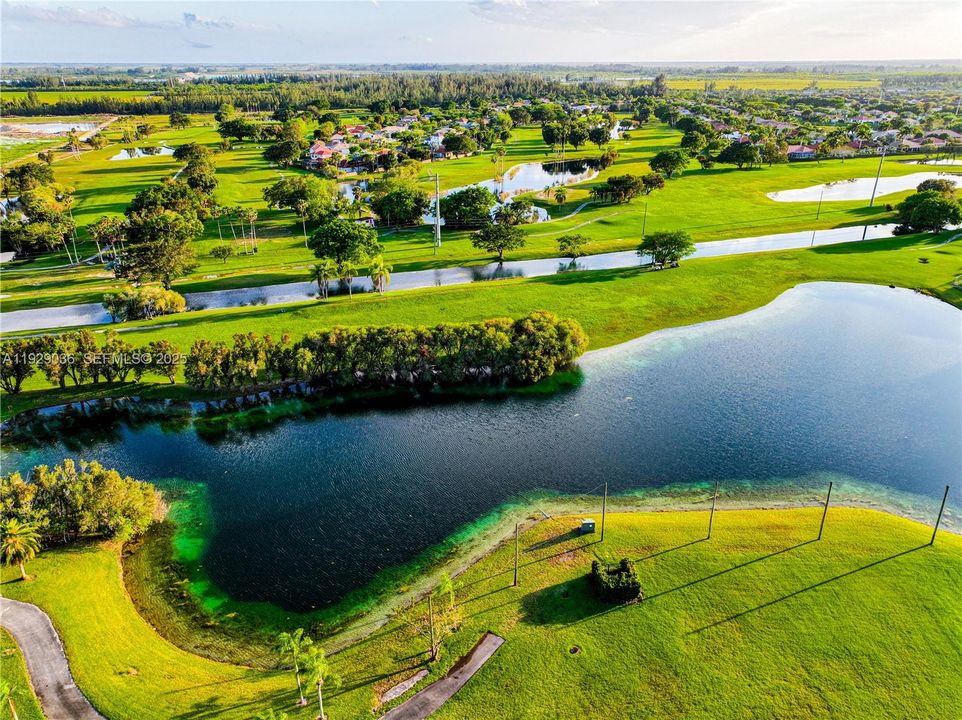 待售: $620,000 (5 贝兹, 2 浴室, 2460 平方英尺)