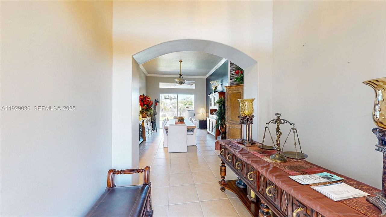 待售: $620,000 (5 贝兹, 2 浴室, 2460 平方英尺)