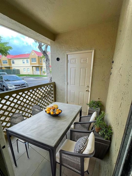 В аренду: $1,800 (1 спален, 1 ванн, 715 Квадратных фут)