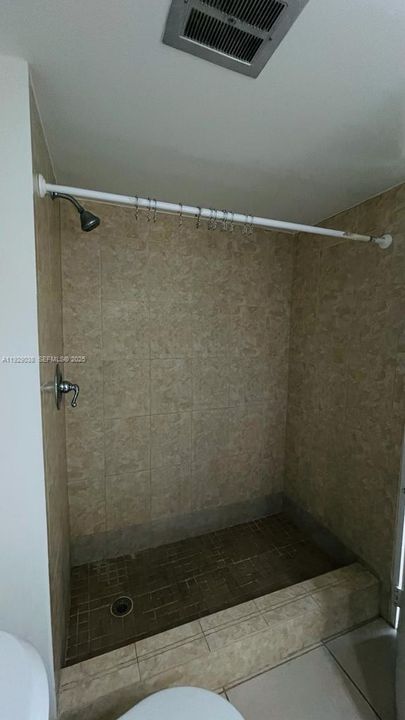 For Rent: $2,200 (2 beds, 2 baths, 1060 Square Feet)