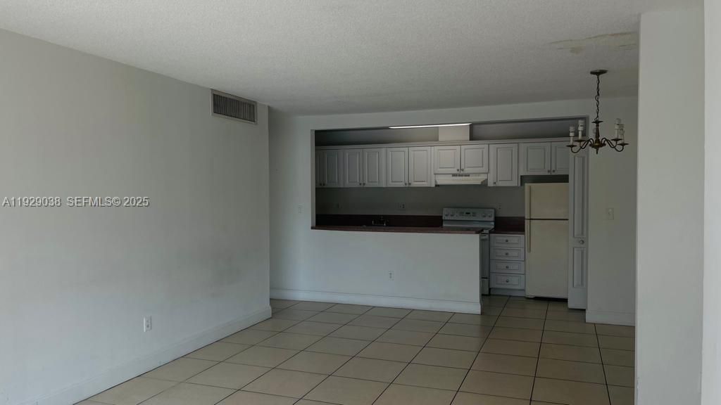 For Rent: $2,200 (2 beds, 2 baths, 1060 Square Feet)