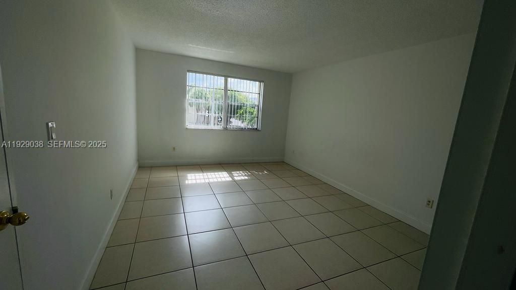 For Rent: $2,200 (2 beds, 2 baths, 1060 Square Feet)