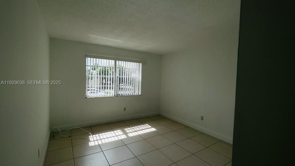 For Rent: $2,200 (2 beds, 2 baths, 1060 Square Feet)