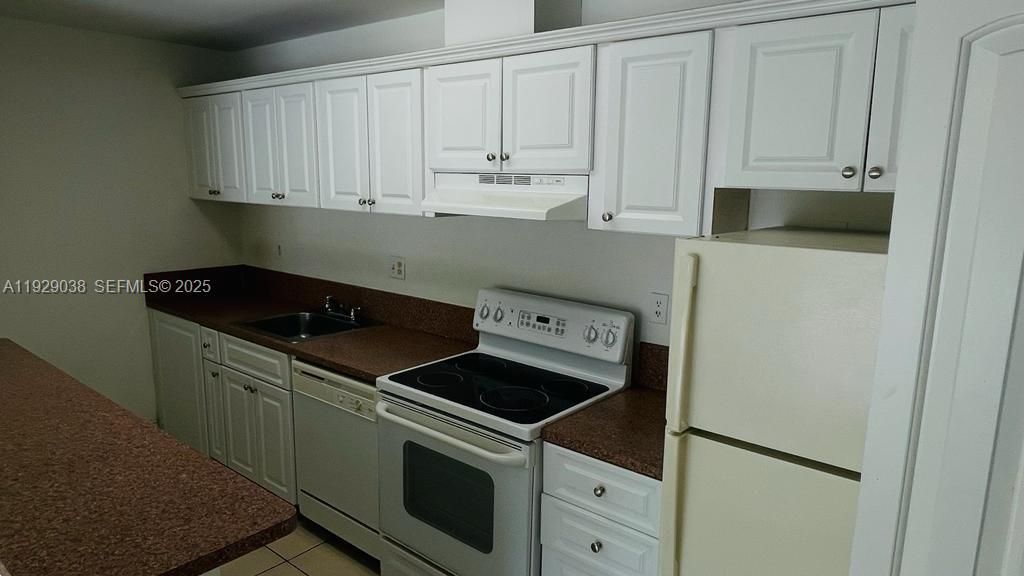 For Rent: $2,200 (2 beds, 2 baths, 1060 Square Feet)