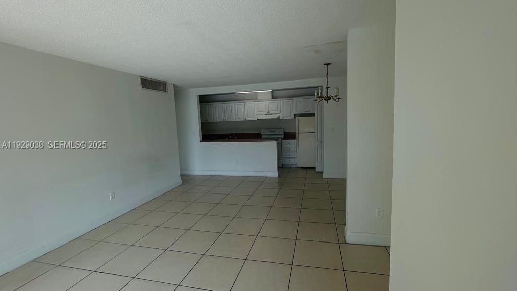 For Rent: $2,200 (2 beds, 2 baths, 1060 Square Feet)