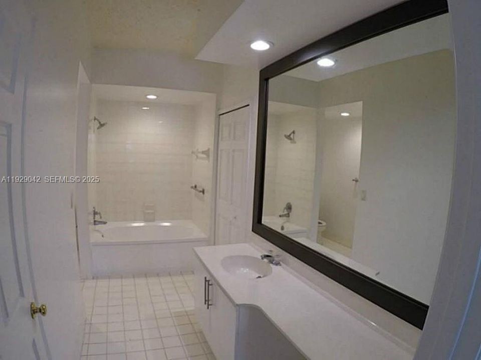 В аренду: $2,400 (1 спален, 1 ванн, 893 Квадратных фут)