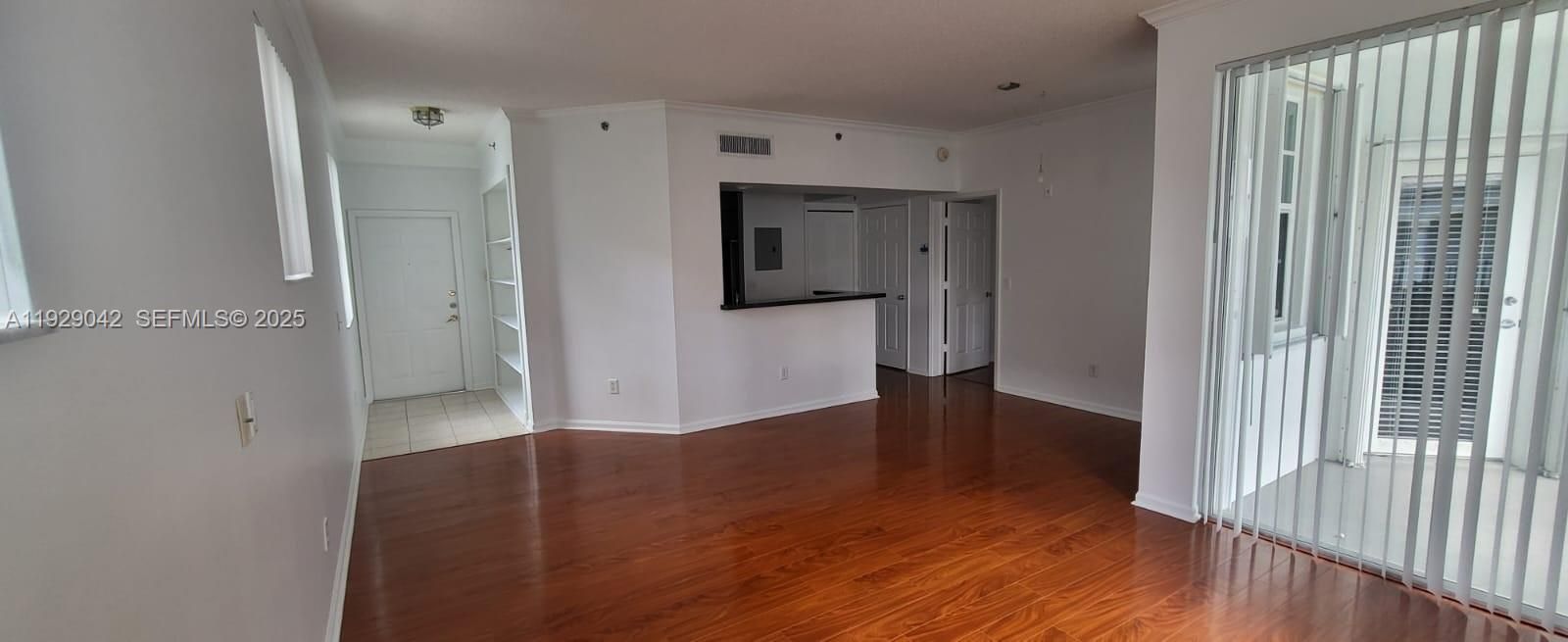 В аренду: $2,400 (1 спален, 1 ванн, 893 Квадратных фут)