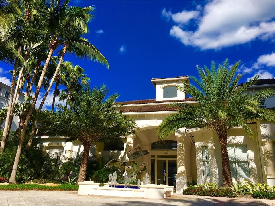 В аренду: $2,400 (1 спален, 1 ванн, 893 Квадратных фут)