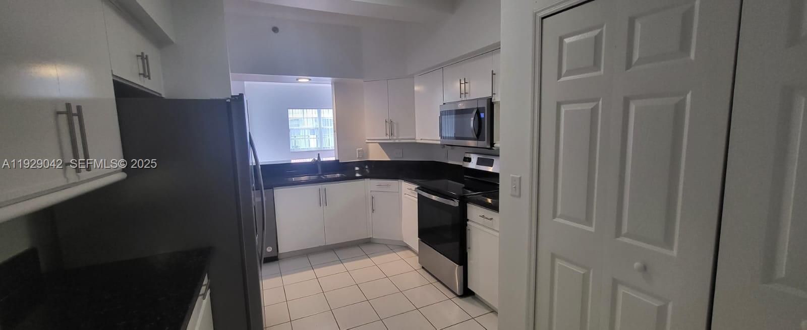 В аренду: $2,400 (1 спален, 1 ванн, 893 Квадратных фут)