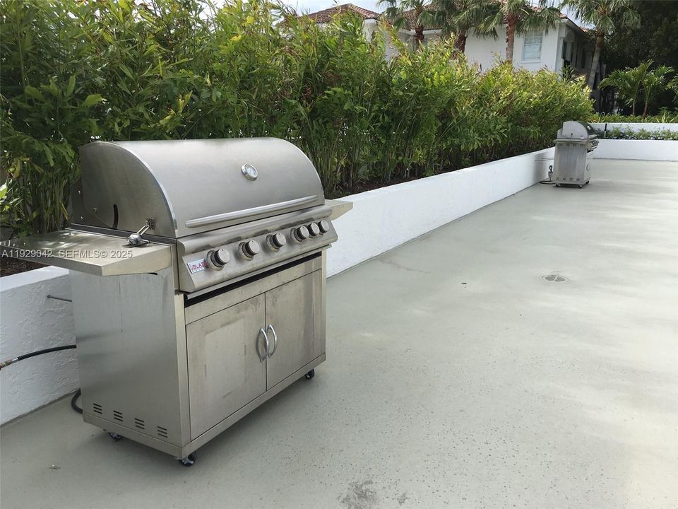 В аренду: $2,400 (1 спален, 1 ванн, 893 Квадратных фут)