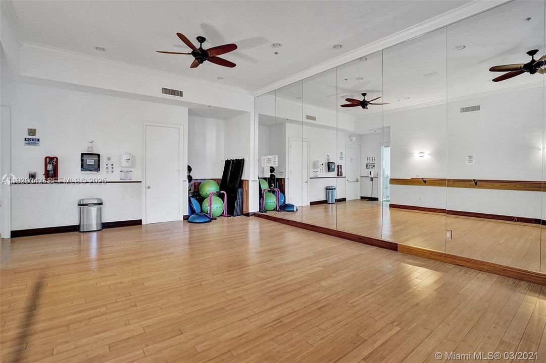 В аренду: $2,400 (1 спален, 1 ванн, 893 Квадратных фут)