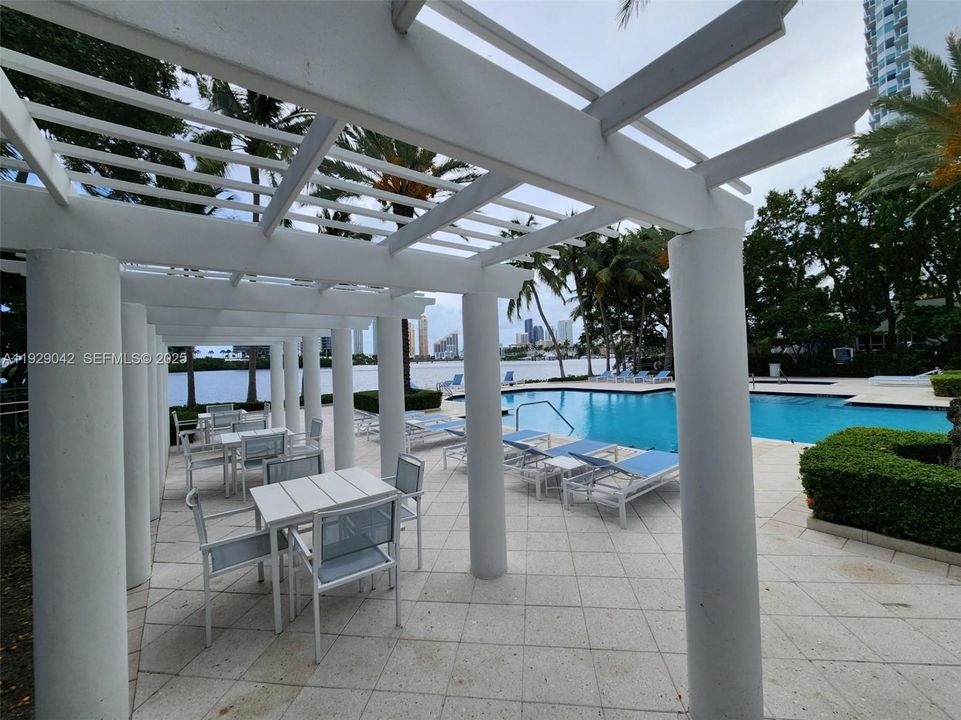 В аренду: $2,400 (1 спален, 1 ванн, 893 Квадратных фут)